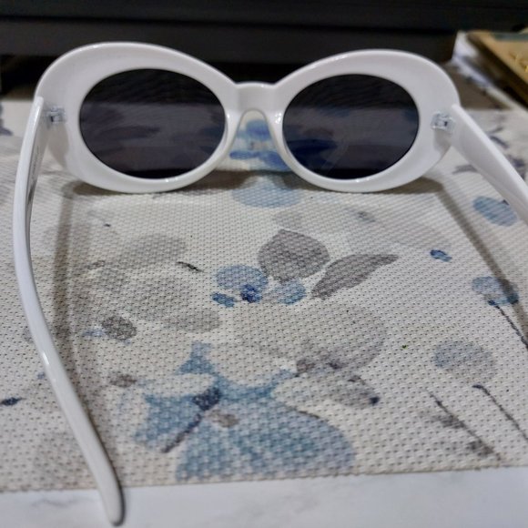 JCP Simple Plastic White Frame Sunglasses SR0922 - Picture 5 of 7